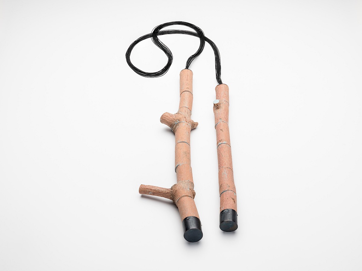 necklace out of maplewood, unpeeled, silver 925, paint and thread