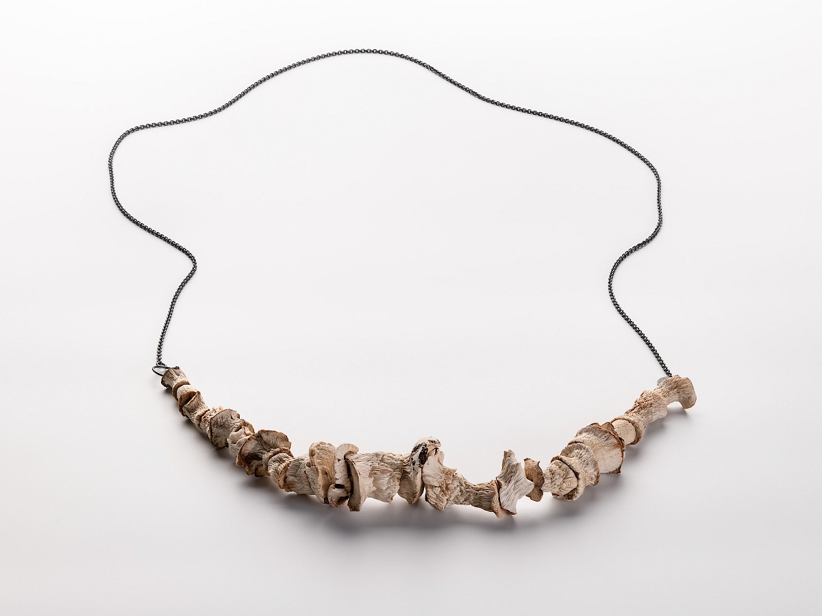 Mein Champignon, Halschmuck