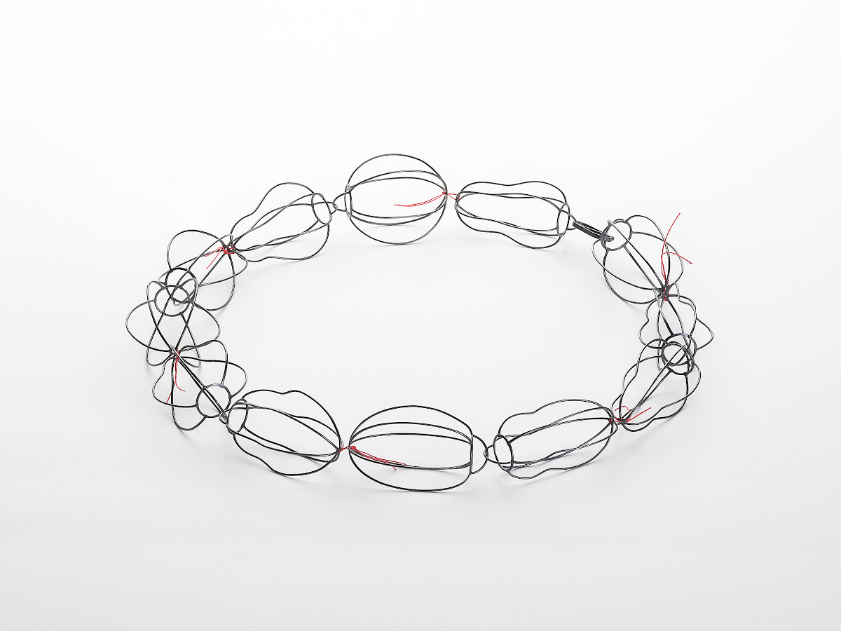 Die Kleine, Silber 925, geschwärzt, Faden