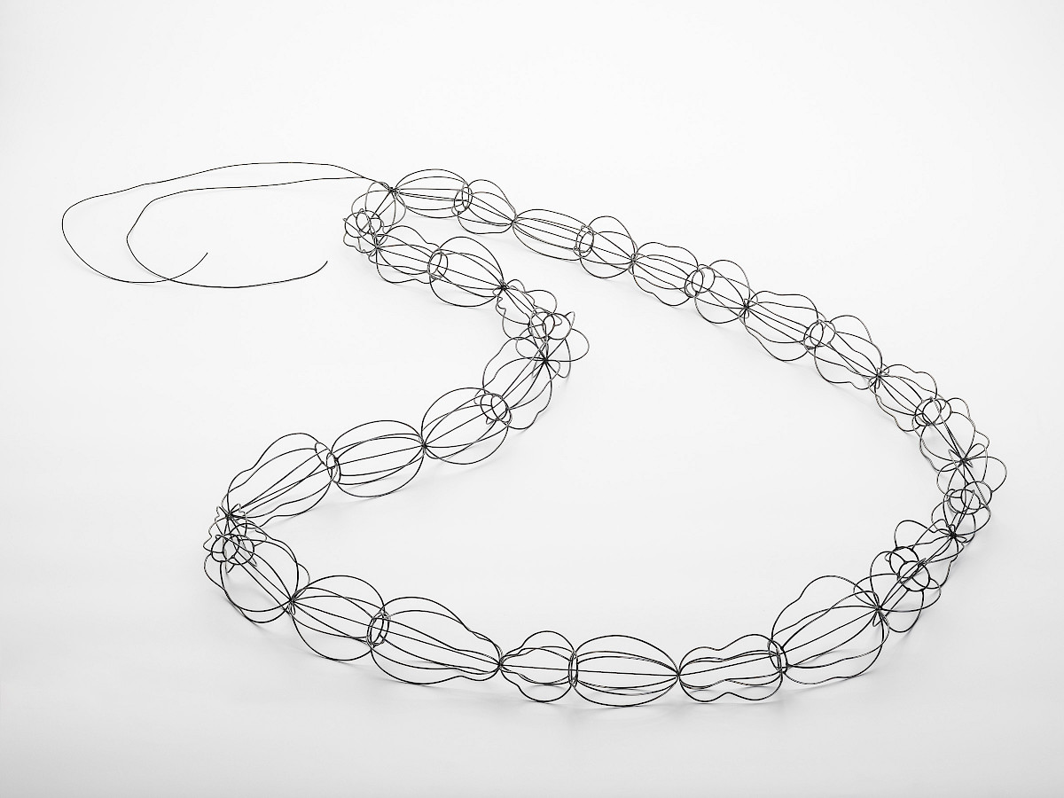 Die Lange, Silber 925, geschwärzt, Faden